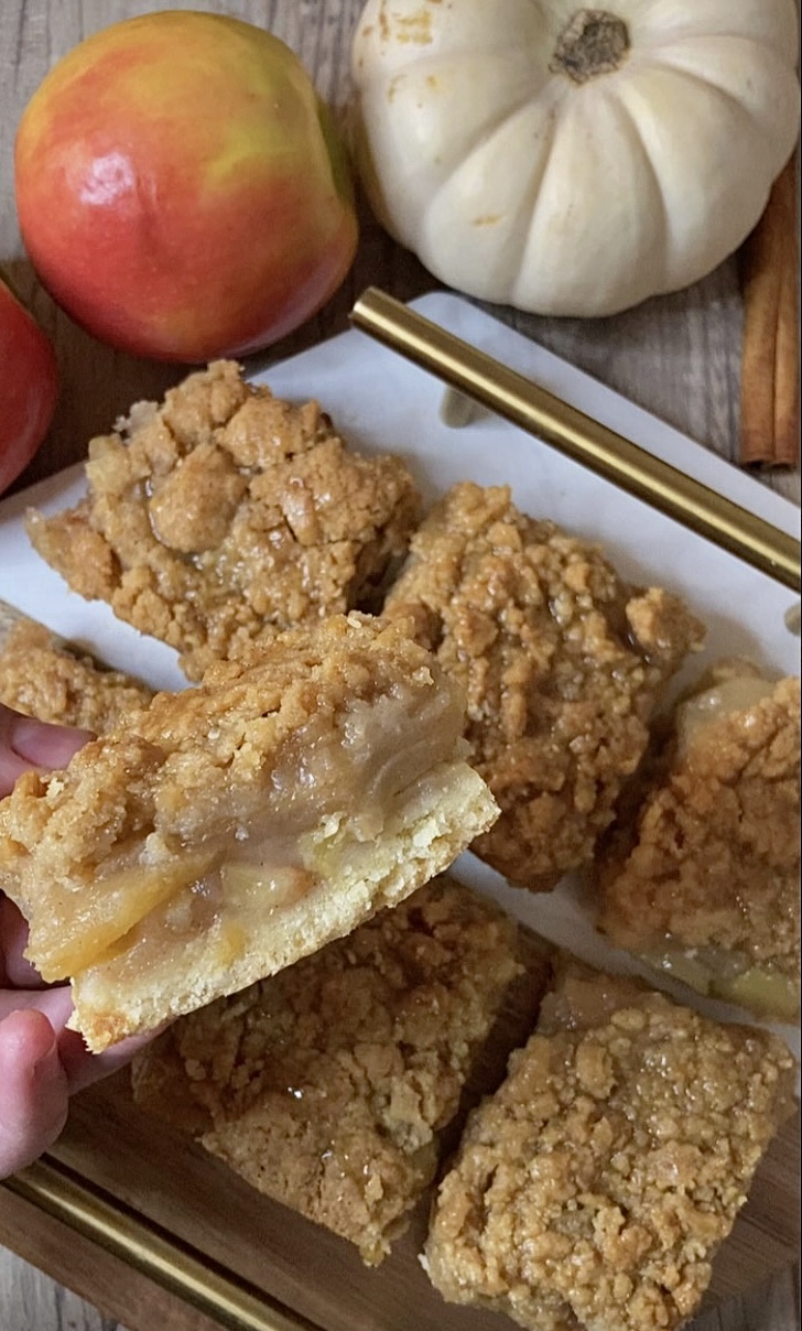Apple Crumble Bars